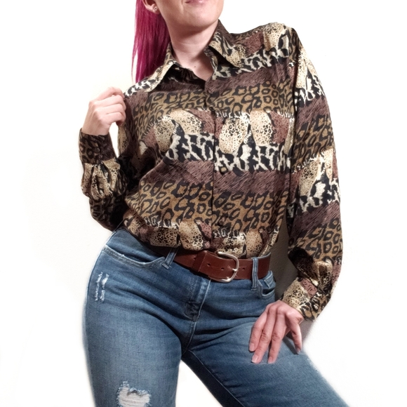 💥CLOSING SALE💥 VINTAGE Silk Leopard Button Up - Picture 3 of 5